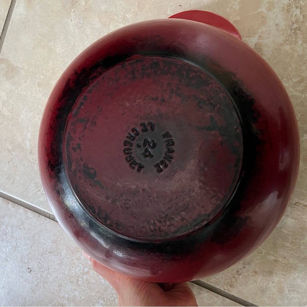 Le Creuset cast iron Balti dish in red - Picture 9 of 11